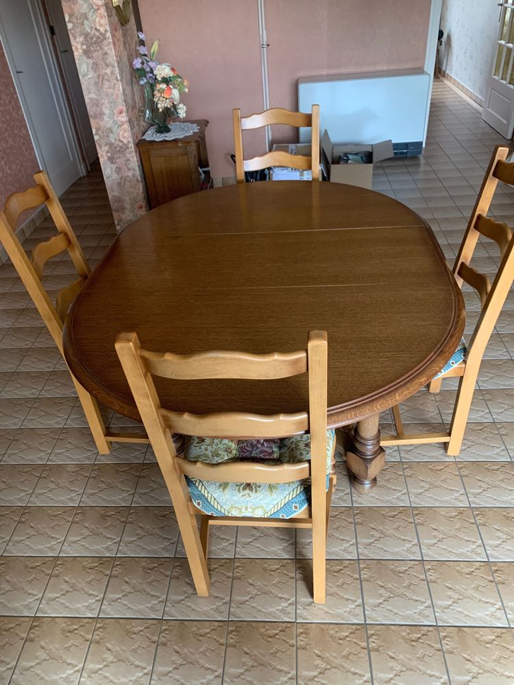 Table et chaises de salon 450 La Talaudi�re (42)