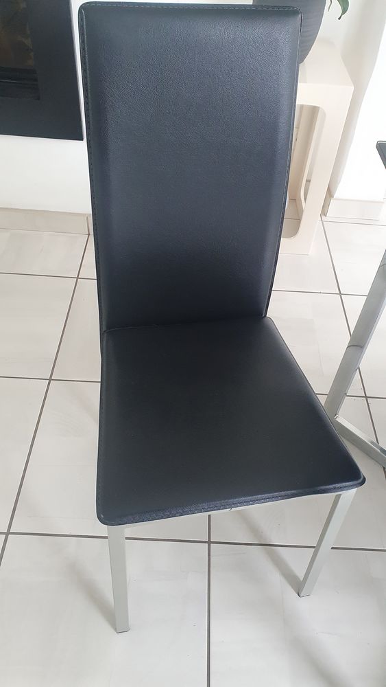 table et 6 chaises sejour 150 Saint-Nazaire (44)