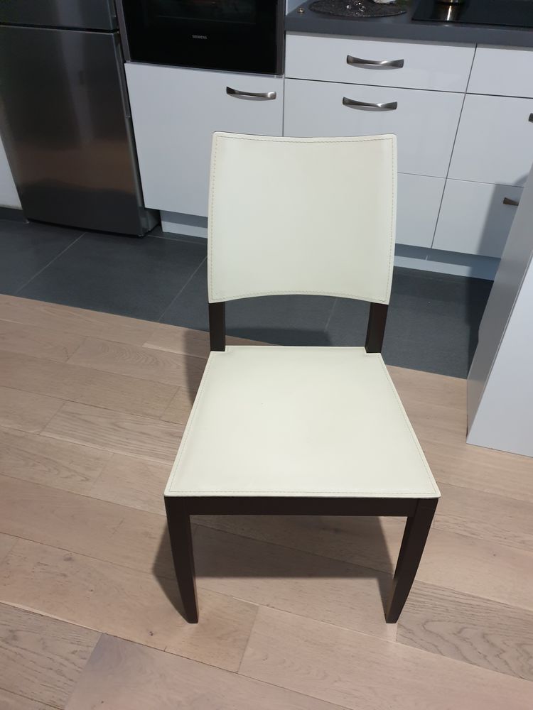 TABLE+6 CHAISES Structure en H�tre massif teint� 800 Nanterre (92)