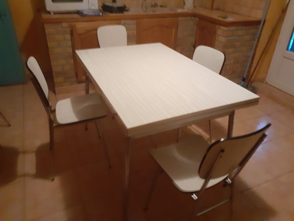 Table et chaises vintage 0 Marseillan (65)