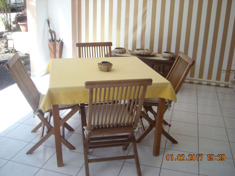 TABLE +4 CHAISES 300 Les Trois-�lets (97)