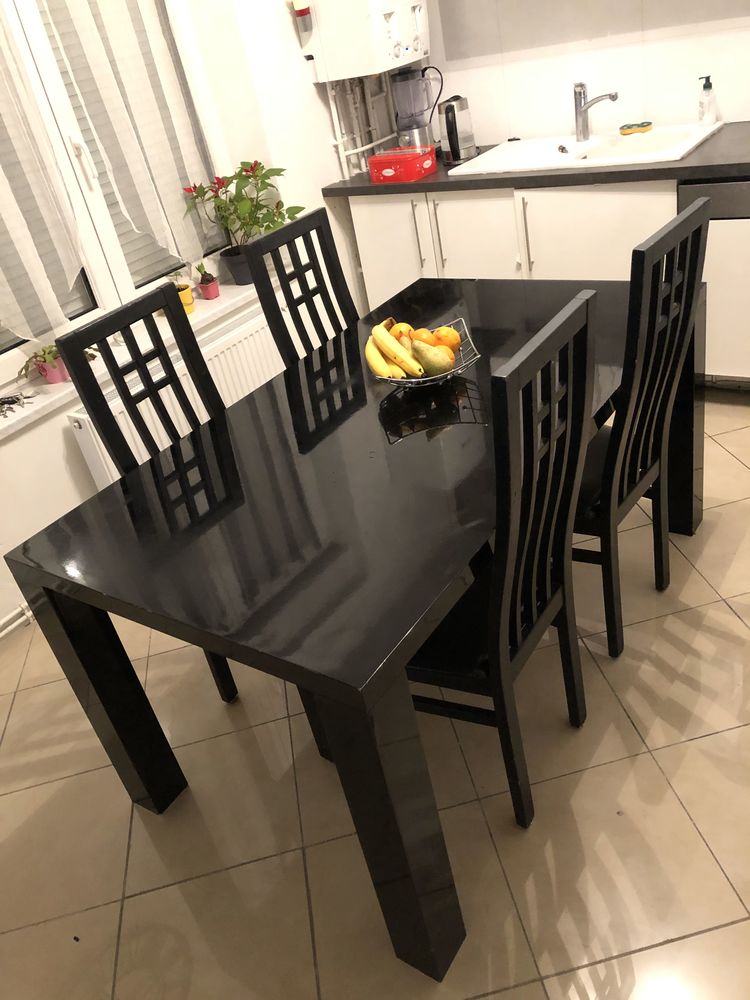Table + 4 chaises 40 Gandrange (57)