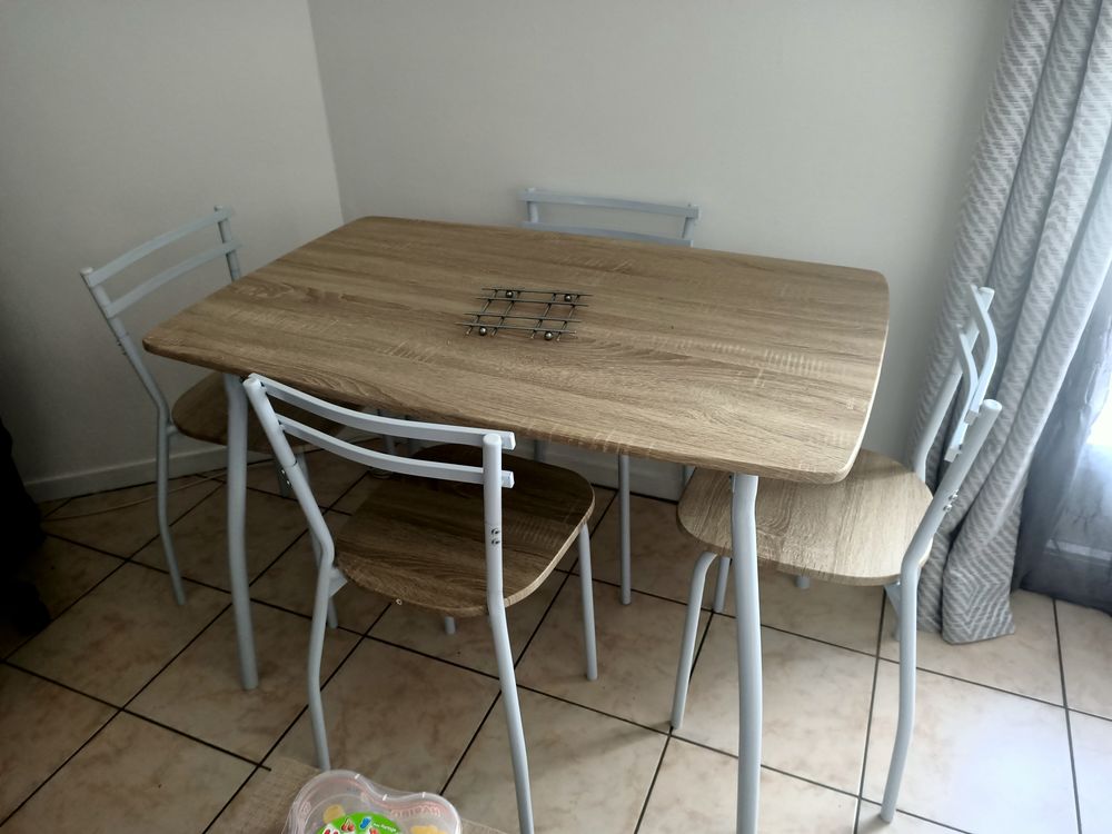 Table et chaises 100 Angerville (91)