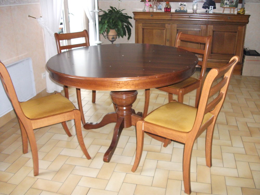 table +4 chaises 100 Saint-Andr�-le-Gaz (38)