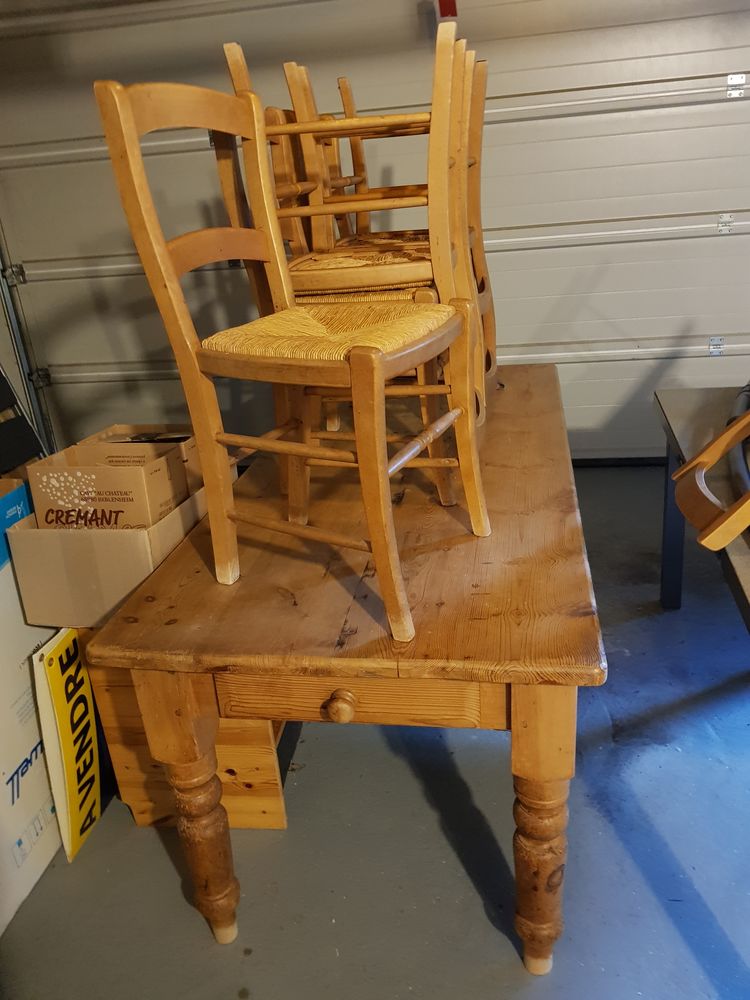 Table + 6 chaises 145 � 145 La Wantzenau (67)