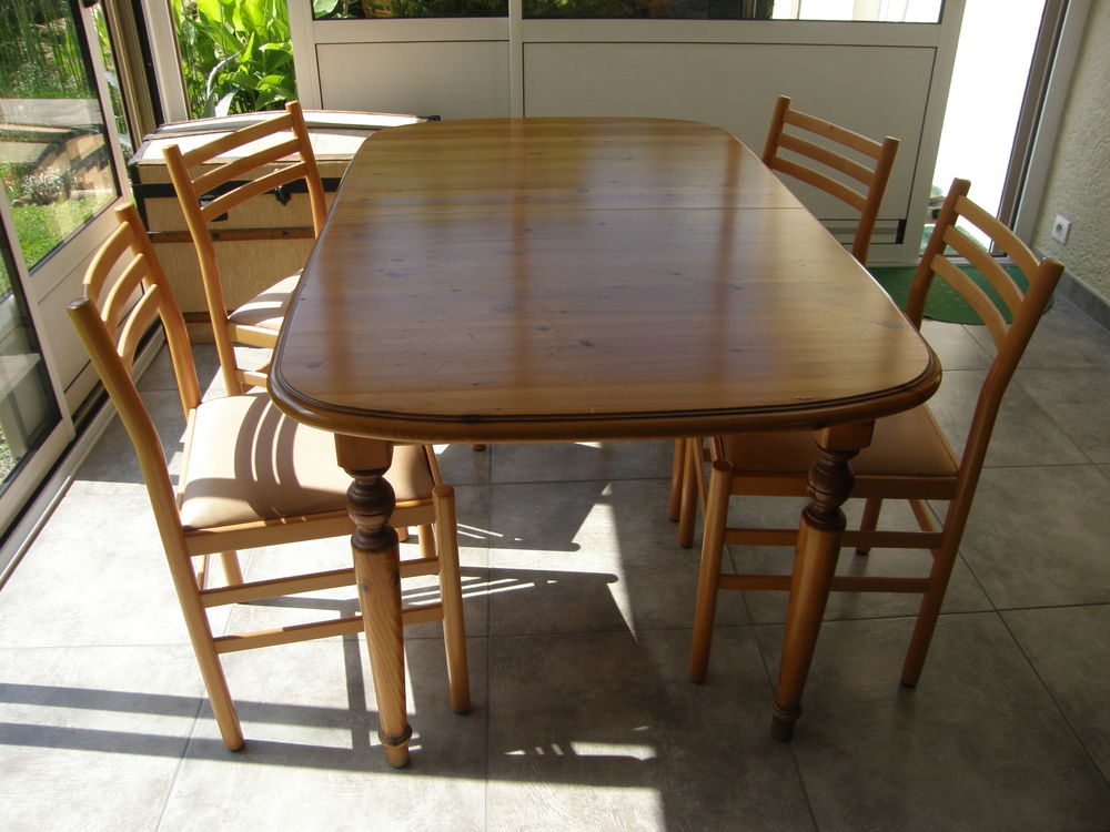 Table en pin + 4 chaises 55 L'Orbrie (85)