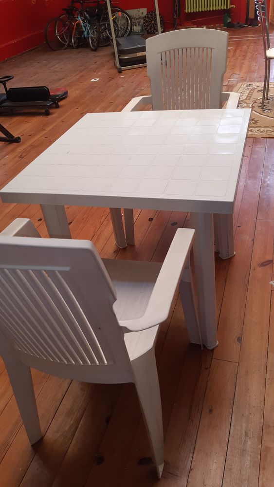 Table et 2 chaises 20 Villemomble (93)
