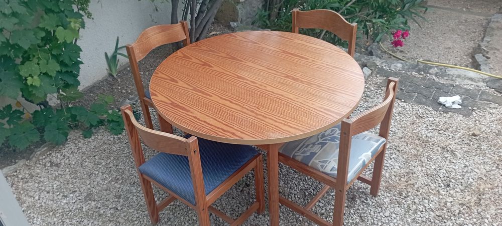 Table et 4 chaises en pin 80 Saint-Mandrier-sur-Mer (83)