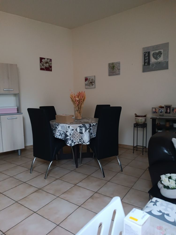 table et chaises 150 Nemours (77)