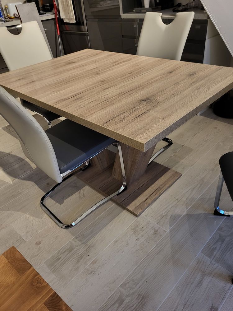 Table + 4 chaises 0 Saint-Laurent-d'Aigouze (30)