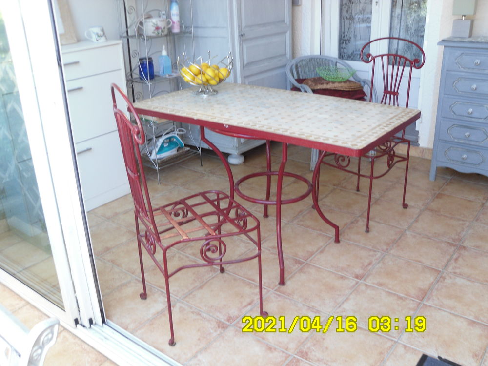 TABLE ET CHAISES 100 Hy�res (83)