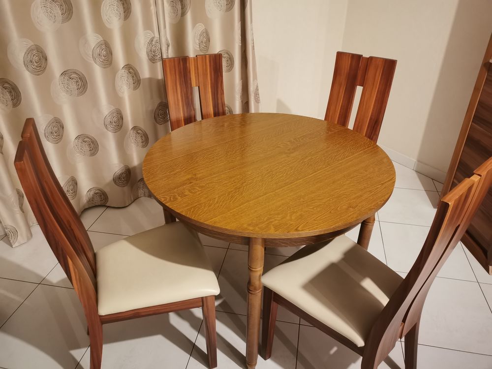 Table + 4 chaises 130 Saint-Brice-sous-For�t (95)