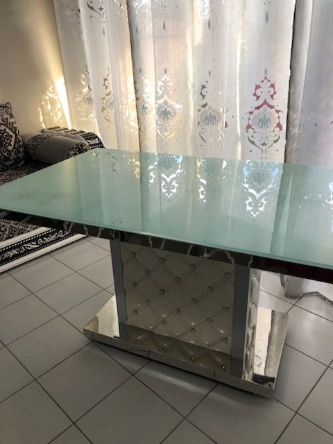 Table et 6 chaises 500 Villeneuve-l�s-Avignon (30)