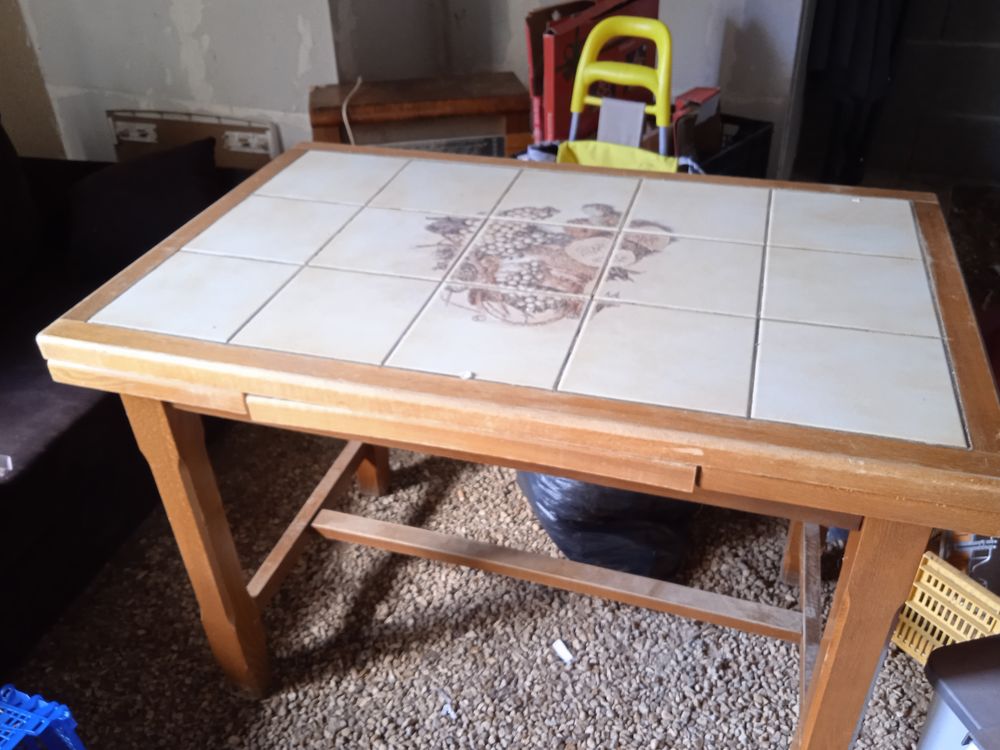 Table + chaises 0 Le Puy-Notre-Dame (49)