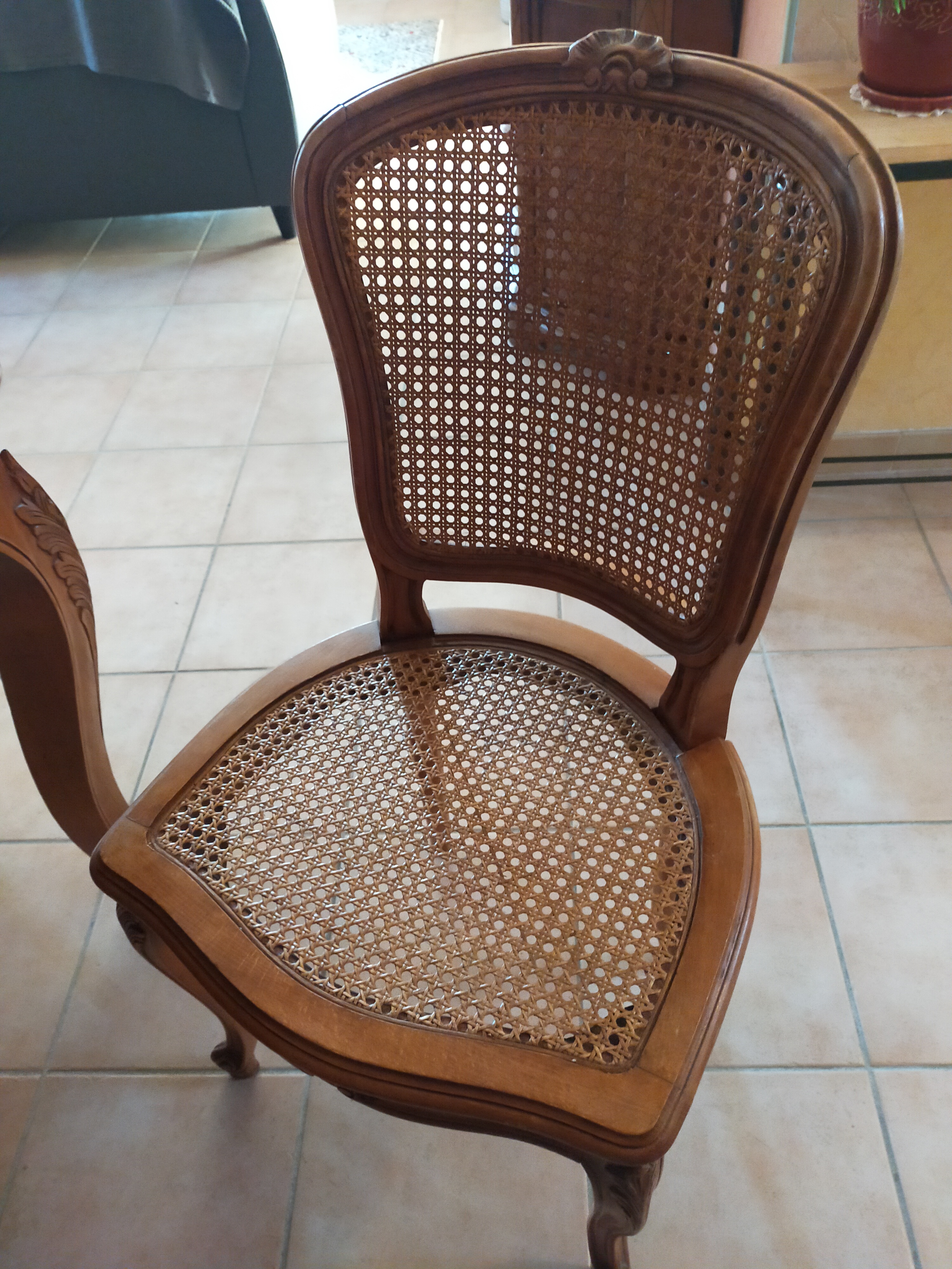 Table + 6 chaises 150 Carpentras (84)