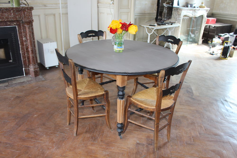 TABLE ET CHAISES 120 Douai (59)