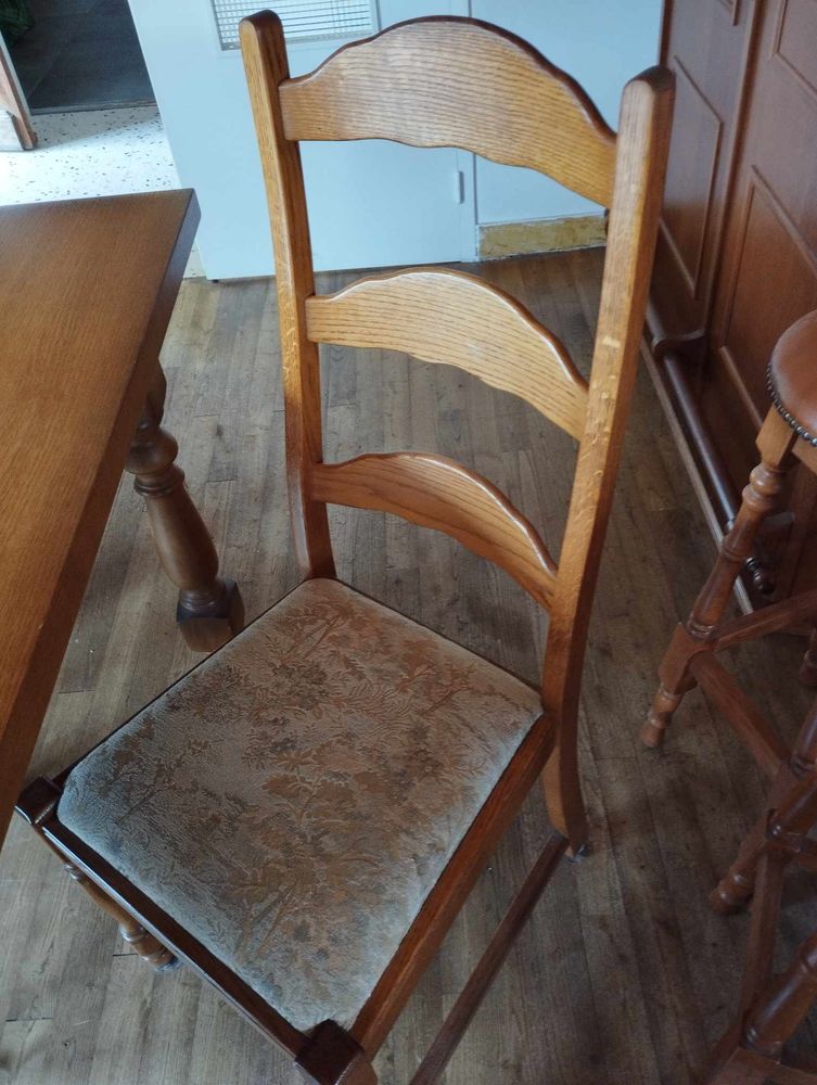 Table et 4 chaises 70 Bannay (18)