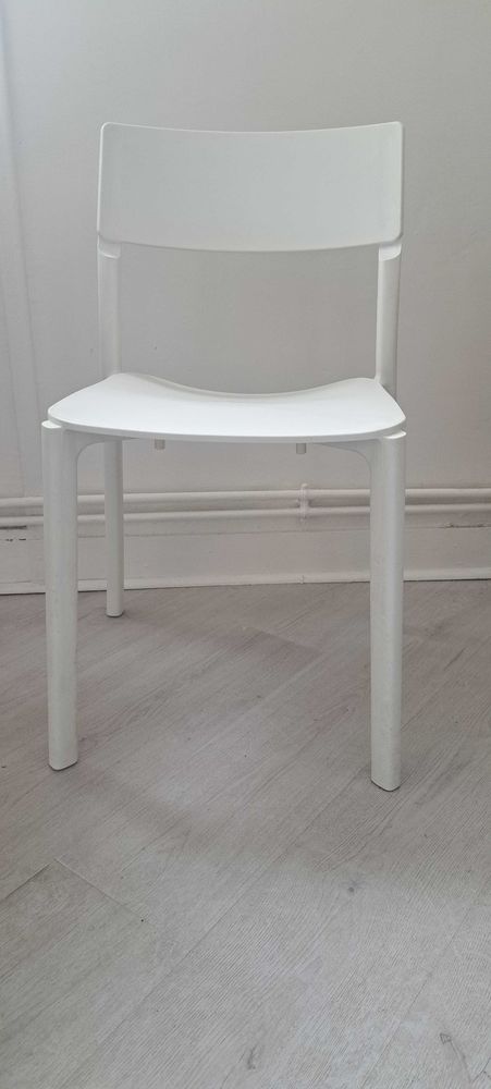 table et chaises 140 Paris 14 (75)