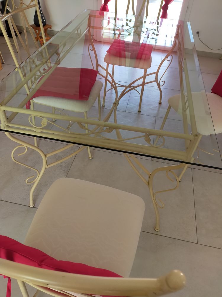 Table et chaises 99 Cournonsec (34)