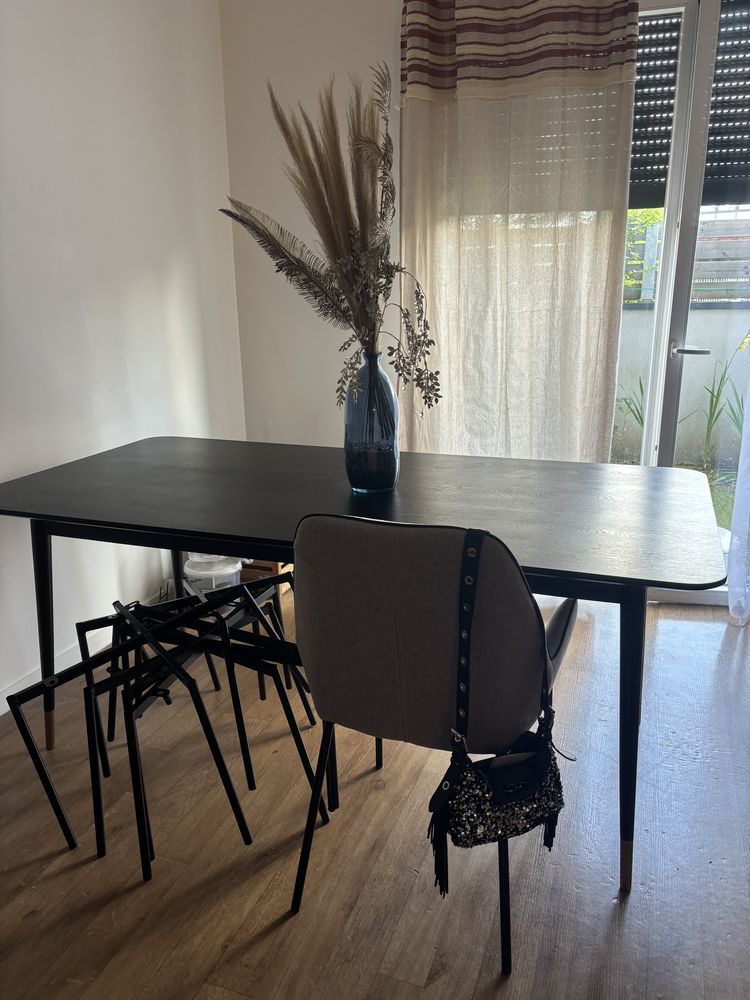 Table + chaises 700 Ambar�s-et-Lagrave (33)