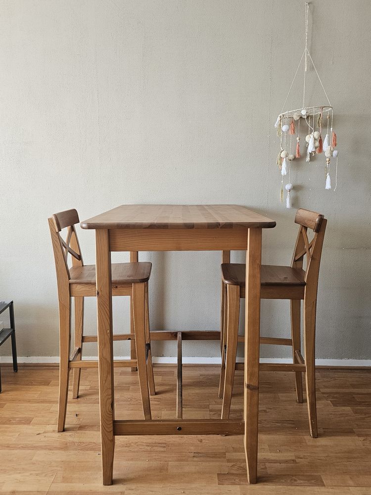 Table&Chaises 50 Montigny-le-Bretonneux (78)