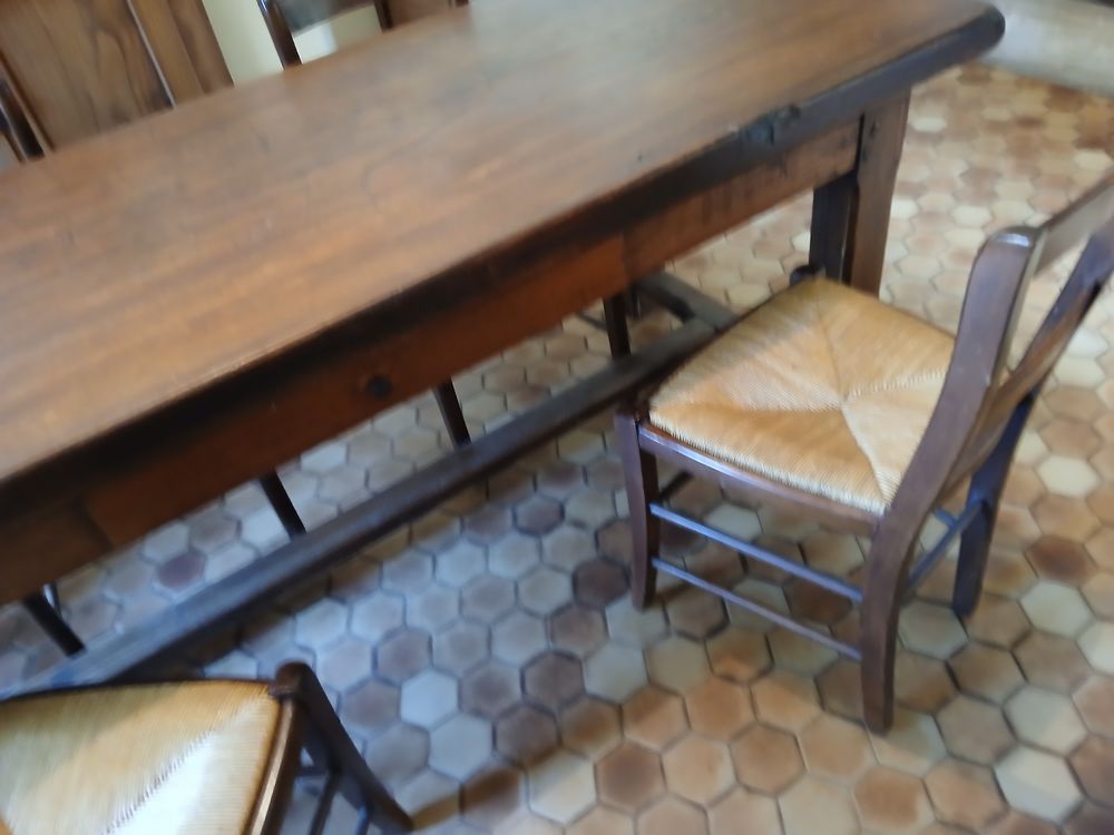 TABLE + CHAISES 350 Boulbon (13)