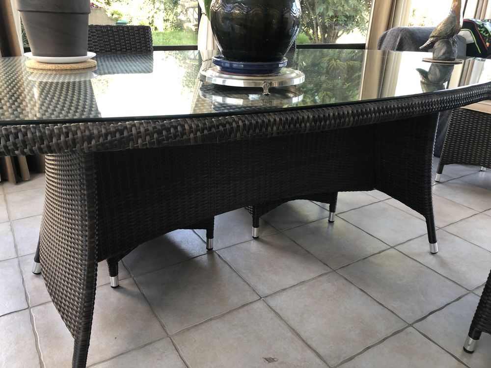 Table et chaises 200 Noyant-de-Touraine (37)