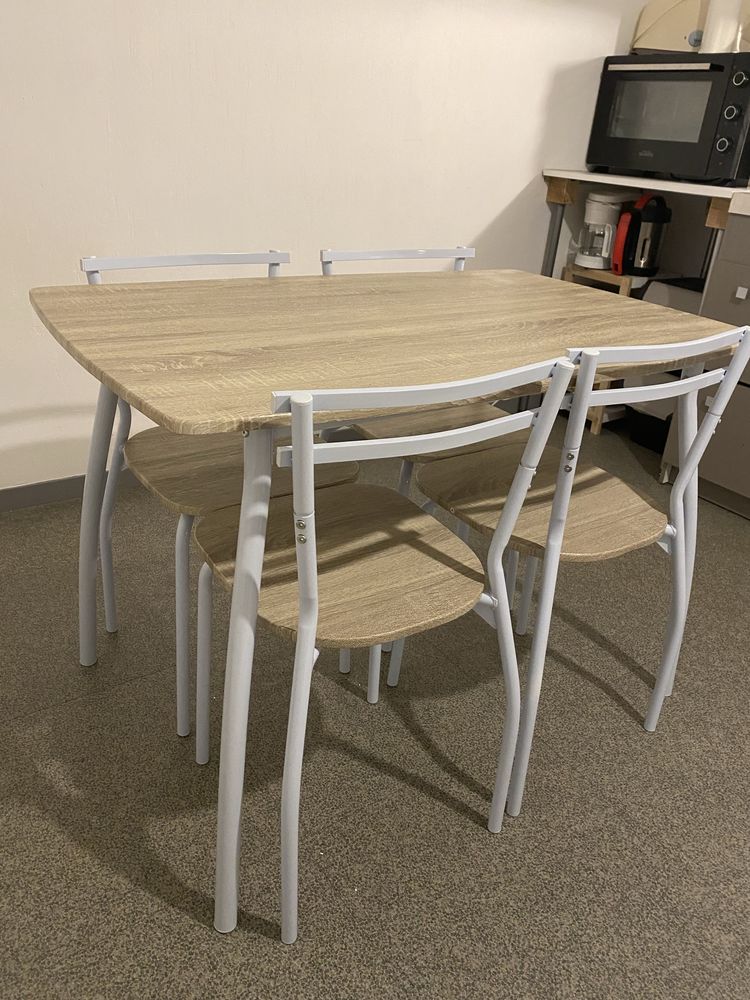 table et chaises 150 Nantes (44)