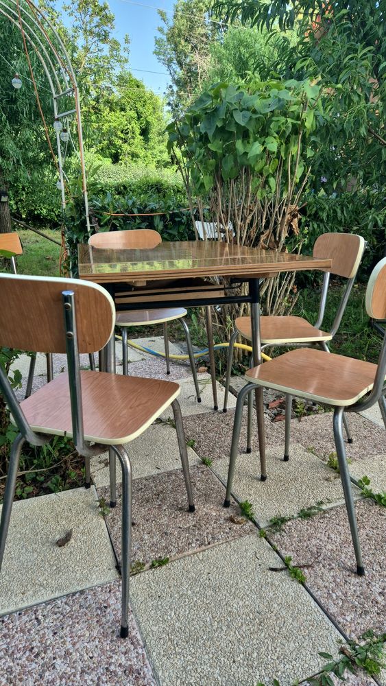 Table et chaises 75 La Charit�-sur-Loire (58)