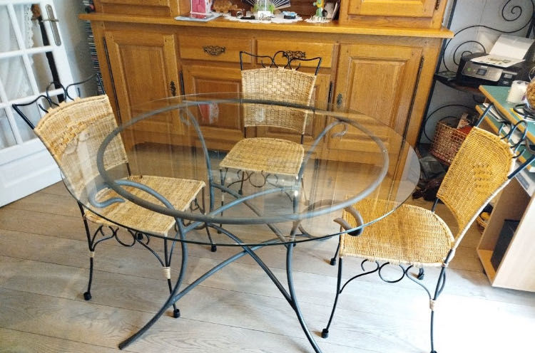 Table et 6 chaises 100 Saint-Christophe-sur-Guiers (38)