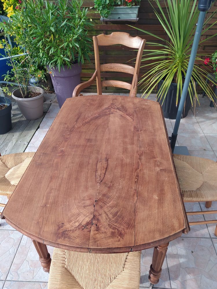 Table et Chaises 90 Ch�teau-Th�baud (44)