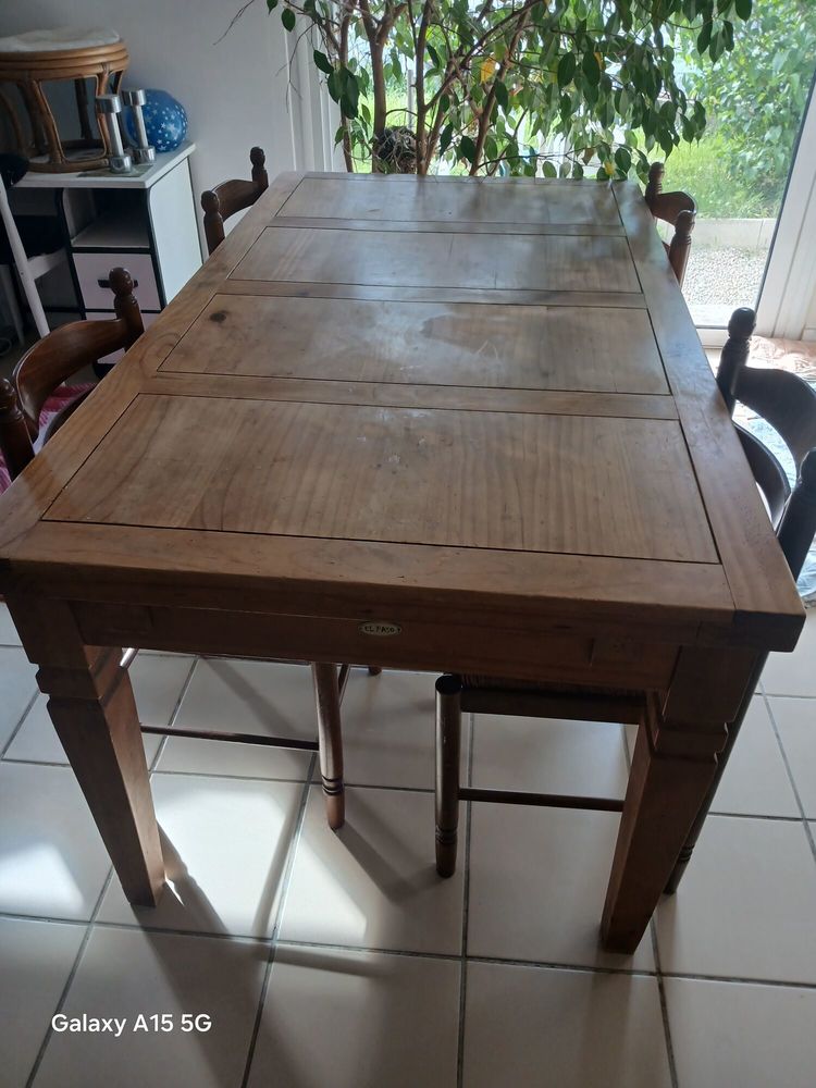 Table +chaises 50 Saint-Georges-l�s-Baillargeaux (86)