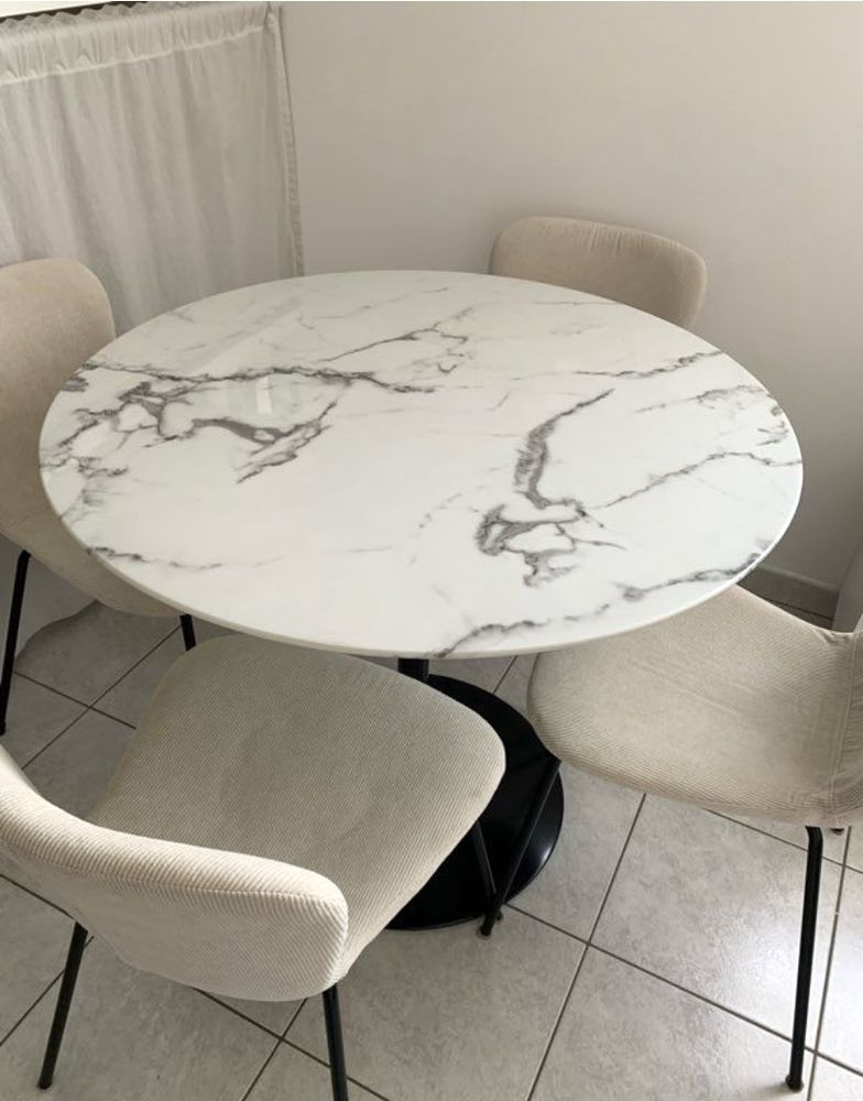 Table et chaises 290 Lyon 9 (69)