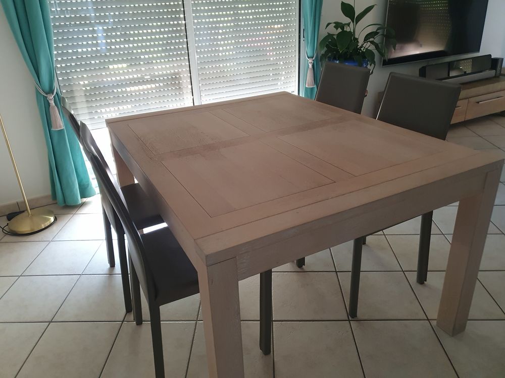 TABLE ET CHAISES 490 Saint-Genest-Lerpt (42)