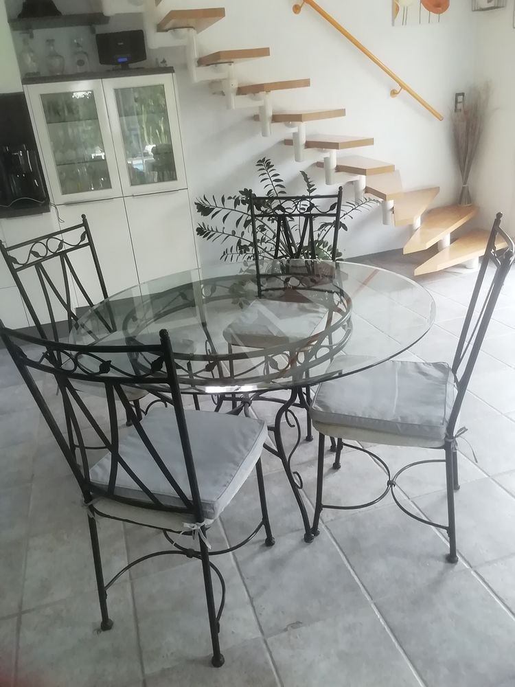 Table et chaises 95 Juan Les Pins (06)