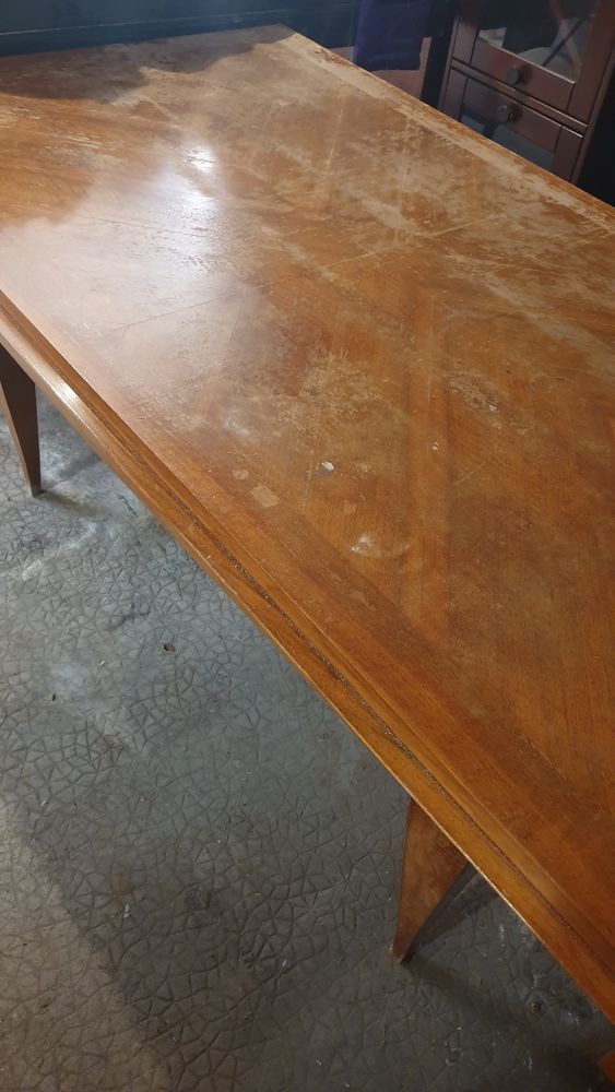 Table et chaises 300 Neuville-sur-Sa�ne (69)