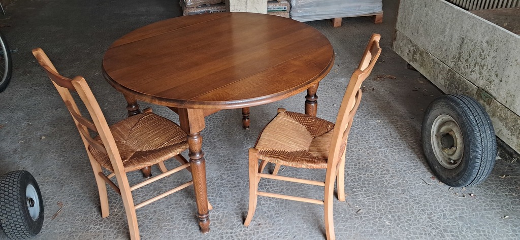 Table en ch�ne avec rabats et Chaises en Bois avec Si�ges en 300 Saint-Paul-de-Varces (38)