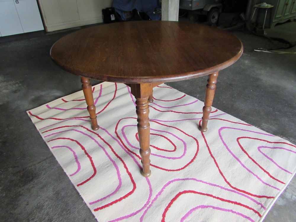table en chene  + 4 chaises 
faire offre 150 Liffr� (35)