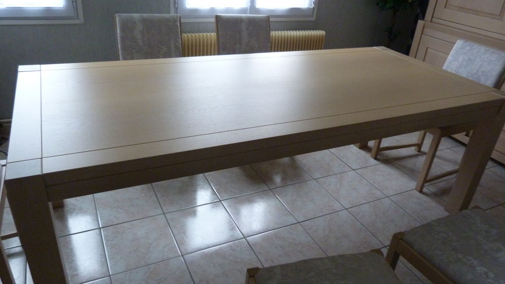 Table ch�ne clair dimensions 2,25m par 0,98m 150 Rouvroy (62)
