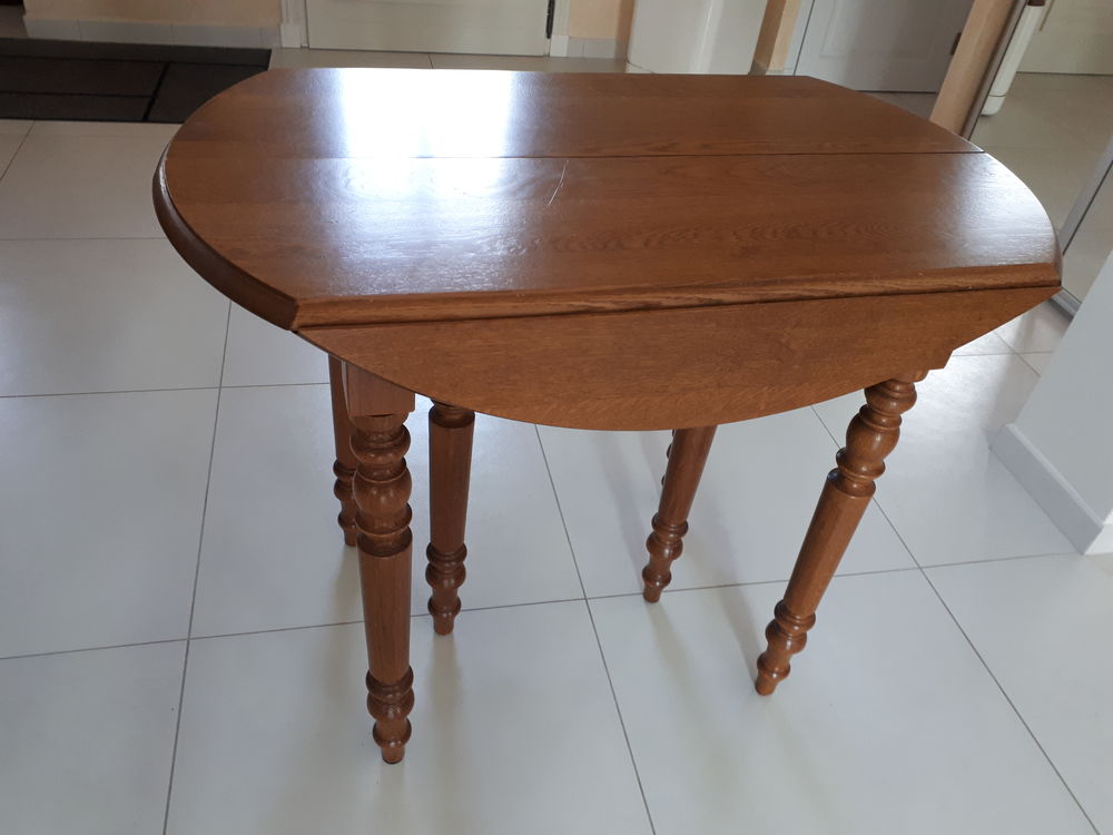 Table en ch�ne massif.
350 Osmoy (78)