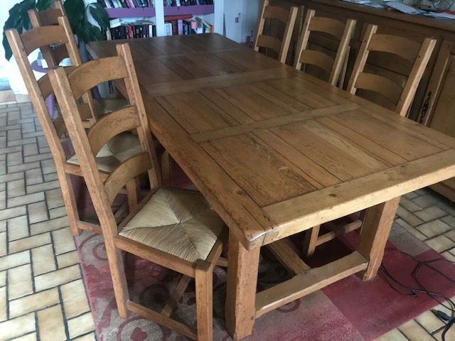 Table en ch�ne massif plus 6 chaises 0 Les Forges (79)