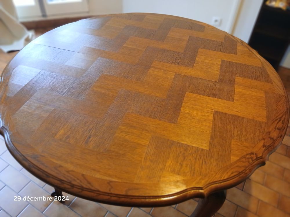 table en ch�ne massif, marquet�e, en parfait �tat 85 Noisy-le-Grand (93)