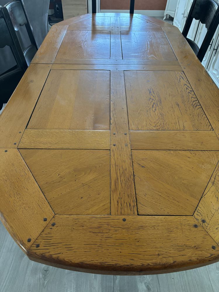 Table ch�ne massif avec ses 8 chaises 400 Arnay-le-Duc (21)
