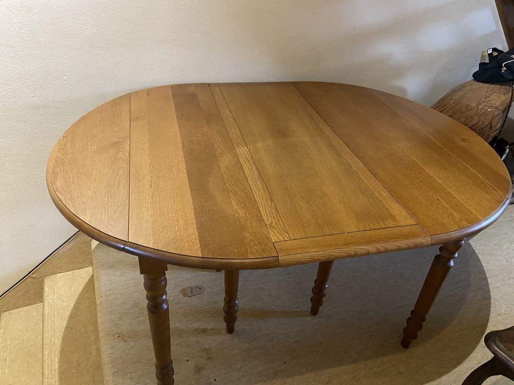 table chene massif avec 6 rallonges 
comme neuve 4.50 300 Courseulles-sur-Mer (14)