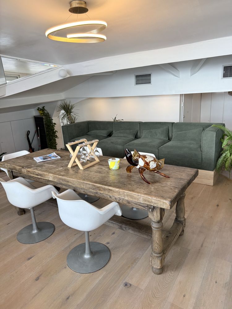 table en ch�ne monast�re 350 Beaulieu-sur-Mer (06)