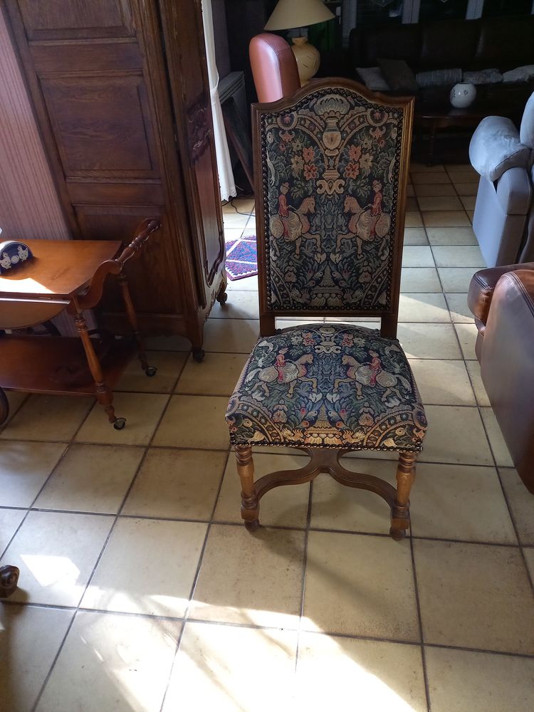 Table ch�ne plus 8 chaises 400 Hombourg-Budange (57)