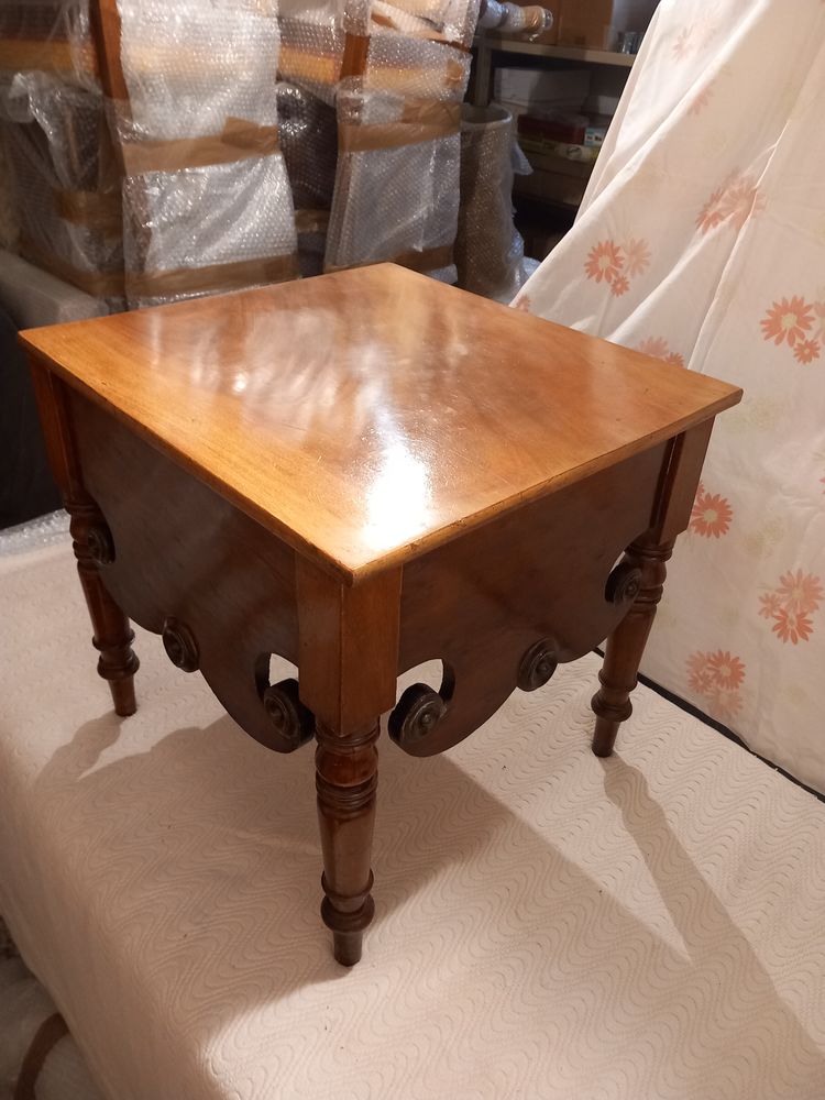 Table de chevet en acajou massif 250 Paris 9 (75)