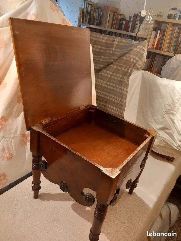 Table de chevet en acajou massif 210 Paris 9 (75)