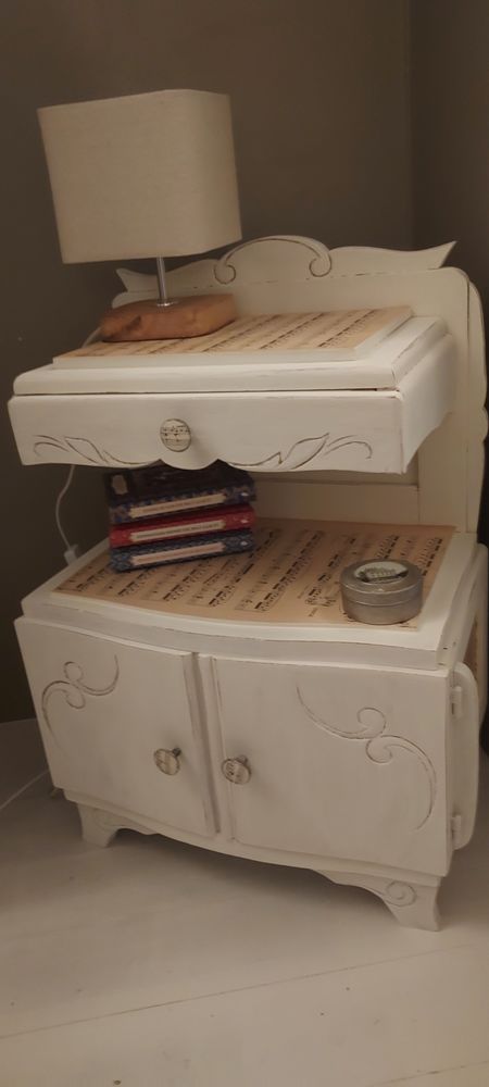 table de chevet ancienne bois patin� . Pas d'envoi 95 Saint-Sulpice-de-Royan (17)