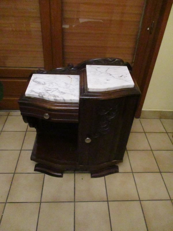 Table de chevet avec dessus en marbre et bois massif vintage 0 M�rignies (59)
